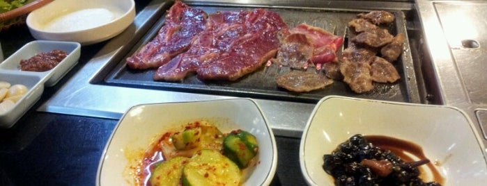 Seoul Garden Restaurant is one of Lieux sauvegardés par Liz.
