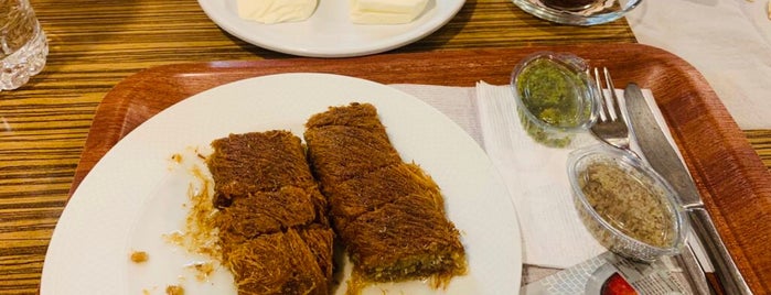 Künefeci Sıtkı Usta is one of Istanbul disi.