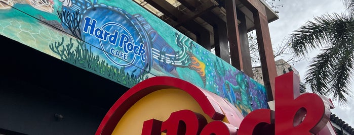 Hard Rock Cafe Cozumel is one of สถานที่ที่ Estela ถูกใจ.