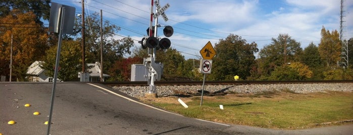 Train Tracks At Hwy 78 is one of Lugares favoritos de Chester.