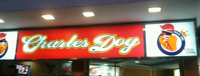 Charles Dog's is one of Lugares favoritos de Luciana.