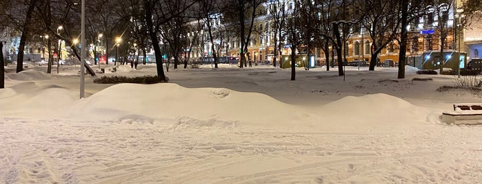 Ильинский сквер is one of для_прогулок.