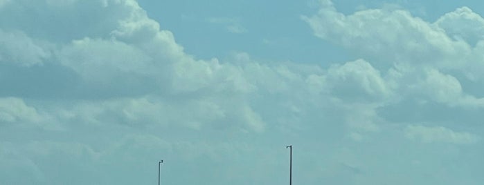 Lake Pontchartrain is one of New Orleans.