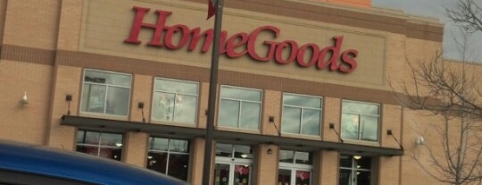 HomeGoods is one of Lugares favoritos de gee.