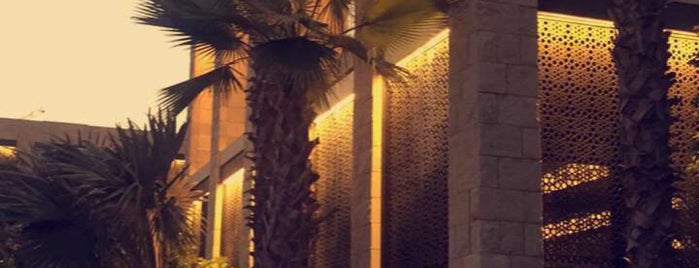 Four Seasons Hotel Bahrain Bay is one of สถานที่ที่บันทึกไว้ของ Hiroshi ♛.