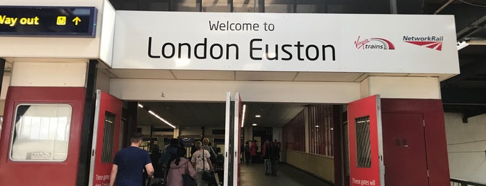 London Euston Railway Station (EUS) is one of Tempat yang Disukai Henry.
