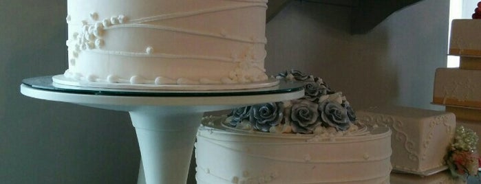 Buttercream Wedding Cakes is one of Shelly'in Beğendiği Mekanlar.