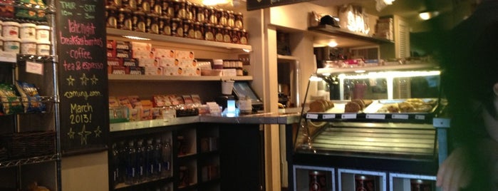 Green T Coffee Shop is one of Locais curtidos por Cailin.