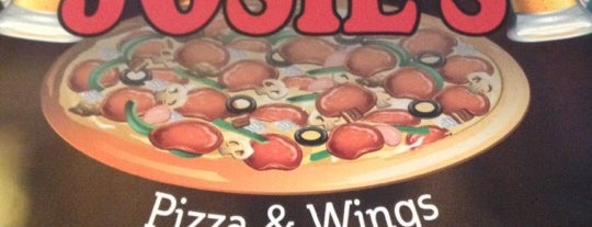 Josie's Pizza & Wings is one of Pizzarias.