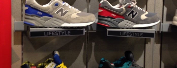 New Balance is one of Fabio'nun Beğendiği Mekanlar.