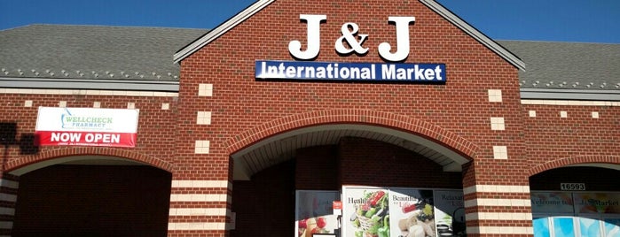 J &J International Market is one of สถานที่ที่บันทึกไว้ของ Jennifer.