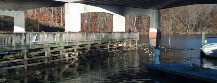Occoquan Riverwalk is one of Lizzieさんの保存済みスポット.