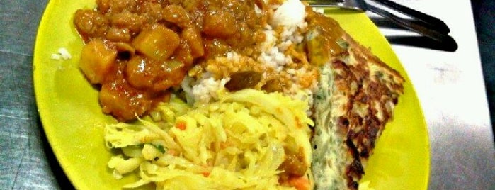 Nasi Kandar Zamruud is one of Locais curtidos por ꌅꁲꉣꂑꌚꁴꁲ꒒.