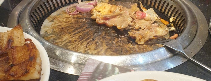 YakiMix Sushi & Smokeless Grill is one of 𝐦𝐫𝐯𝐧'ın Beğendiği Mekanlar.