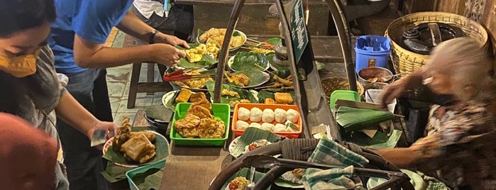 Wedangan Pendopo is one of Kuliner Solo.