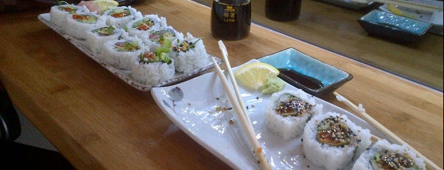 Sushi And Roll is one of สถานที่ที่ Wasya ถูกใจ.