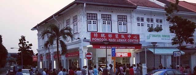 Ponggol Nasi Lemak Centre is one of Posti che sono piaciuti a Jason.