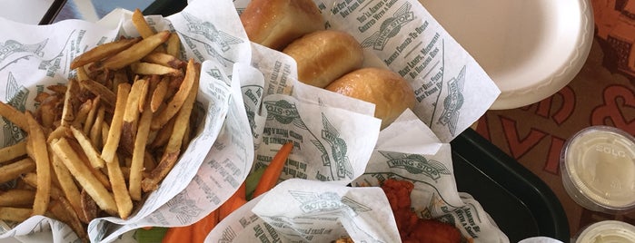Wingstop is one of Alejandraさんのお気に入りスポット.