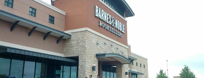 Barnes & Noble is one of Gespeicherte Orte von Sonja.