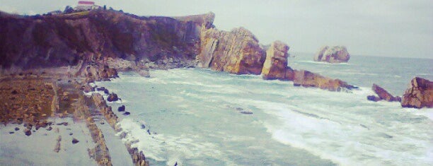 Playa de Valdearenas / Liencres is one of Tempat yang Disukai Caipirinha.