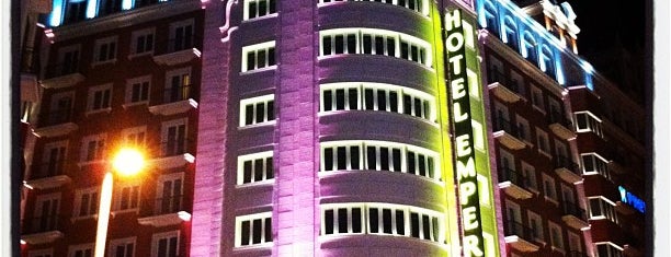 Hotel Emperador Madrid is one of สถานที่ที่ Anna ถูกใจ.