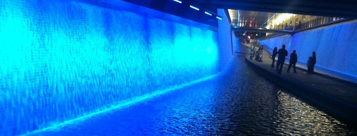 David L. Lawrence Convention Center Water Pathway is one of Tempat yang Disukai ed.