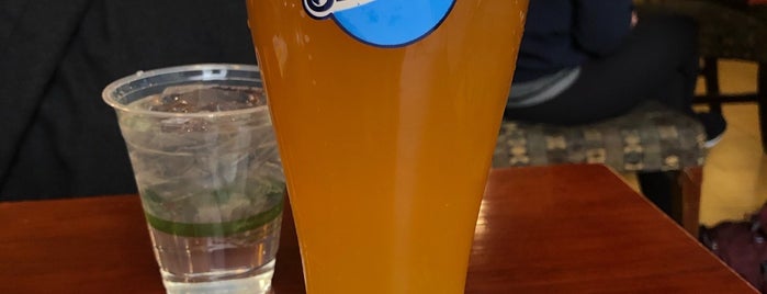 Blue Moon Brewhouse To-Go is one of Jean-François 님이 좋아한 장소.