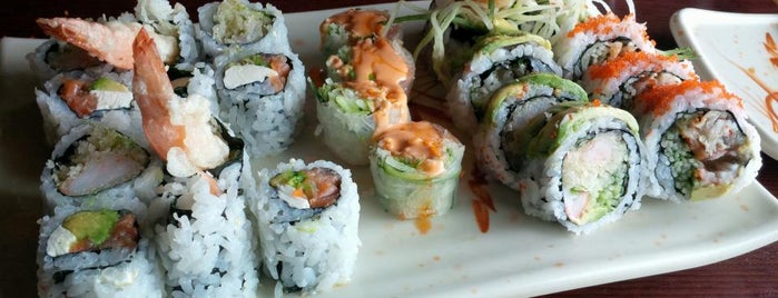 Hockey Sushi is one of Lugares favoritos de Bryant.