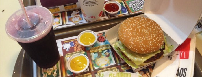 McDonald's is one of Vai comer lanche em Americana?.