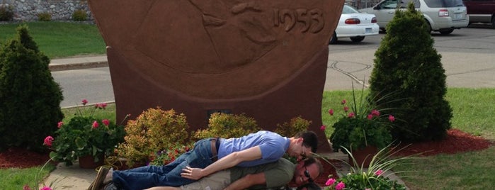 World's Largest Penny is one of World's Largest ____ in the US.