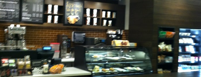 Starbucks is one of Lieux qui ont plu à Caroline.