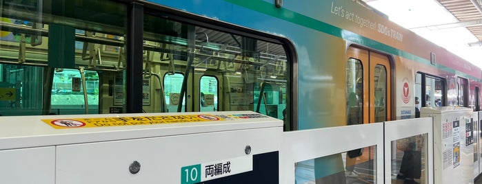 Den-en-toshi Line Nagatsuta Station (DT22) is one of 東急.