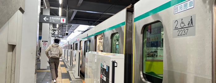 Den-en-toshi Line Nagatsuta Station (DT22) is one of 田園都市線.
