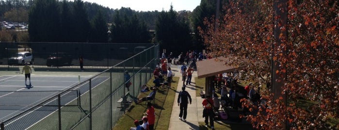 East Roswell Park Tennis Center is one of Locais salvos de Aubrey Ramon.