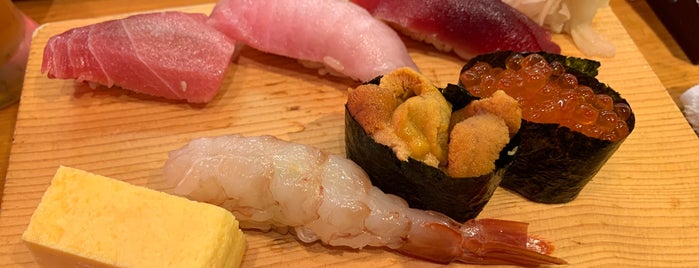 Tsukiji Kagura Sushi is one of Guía de Japón.