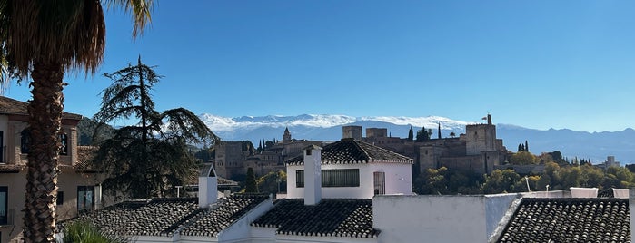 Placeta Cristo de las Azucenas is one of Granada Spain.