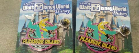Sunset Ranch Pins and Souvenirs is one of Justinさんのお気に入りスポット.