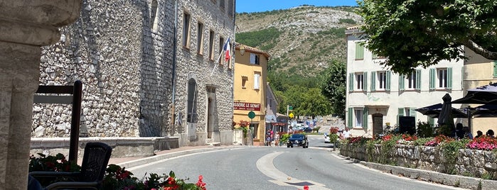 Saint-Vallier-de-Thiey is one of La route Napoléon.