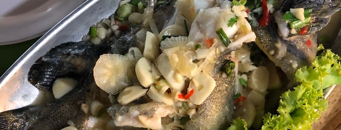 Tong Daeng Sea Food is one of Phuket.