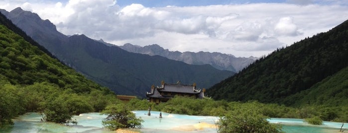 Huanglong National Park is one of Great Spots Around the World.