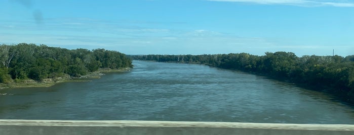 Missouri River is one of Rs CHI to EMY.