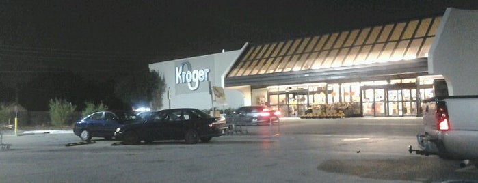 Kroger is one of Tempat yang Disukai Rowdy.