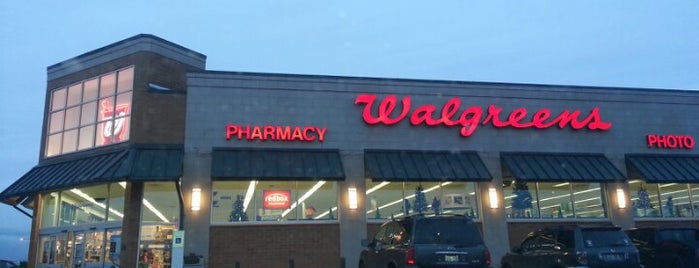 Walgreens is one of สถานที่ที่ Peter ถูกใจ.