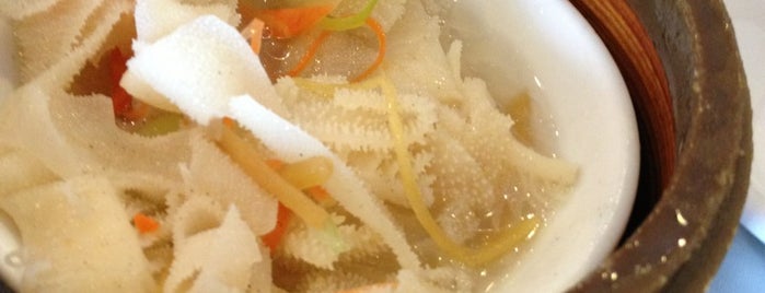 Wokano Chinese Cuisine is one of Posti che sono piaciuti a CBK.