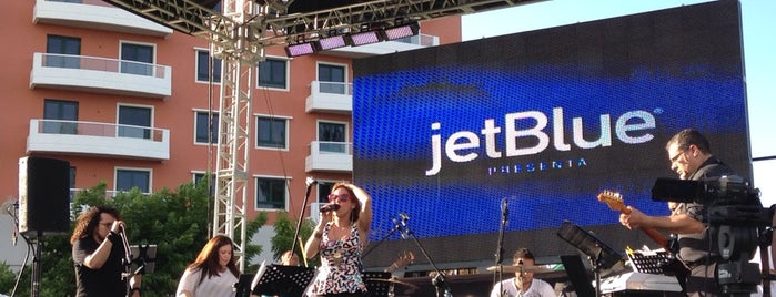 JetBlue Indie Artist Spotlight is one of Orte, die Janid gefallen.