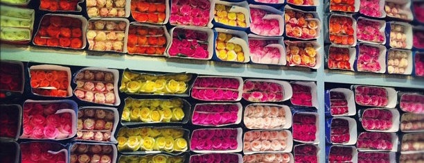 Рижский цветочный рынок is one of Orte, die Ника gefallen.