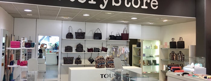 TOUS FACTORY OUTLET STORE is one of Lugares favoritos de Glòria.