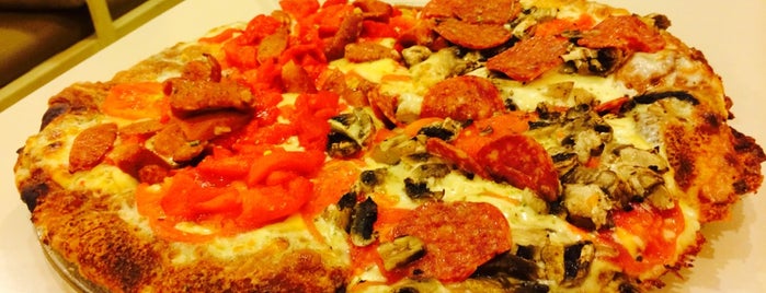 Buona Pizza is one of Locais curtidos por Ingrid.