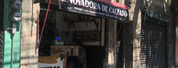 Renovadora De Calzado Desde 1973 is one of Lieux qui ont plu à Dayana T.