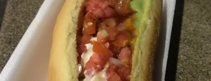 hotdogs "el charly" is one of Tempat yang Disukai Dayana T.